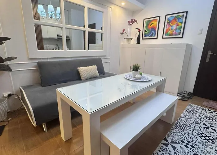 Cozy 1br Pioneer Woodland Sm Light Boni Mandaluyong