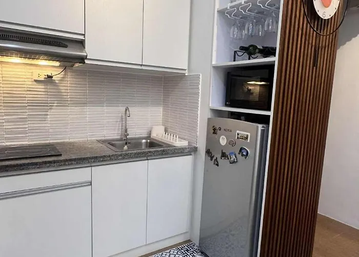 Aparthotel Cozy 1br Pioneer Woodland Sm Light Boni Mandaluyong 4*