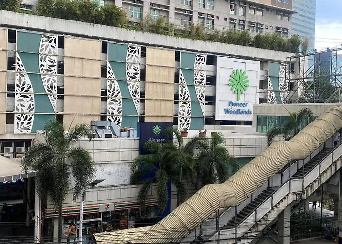 Aparthotel Cozy 1br Pioneer Woodland Sm Light Boni Mandaluyong 4*